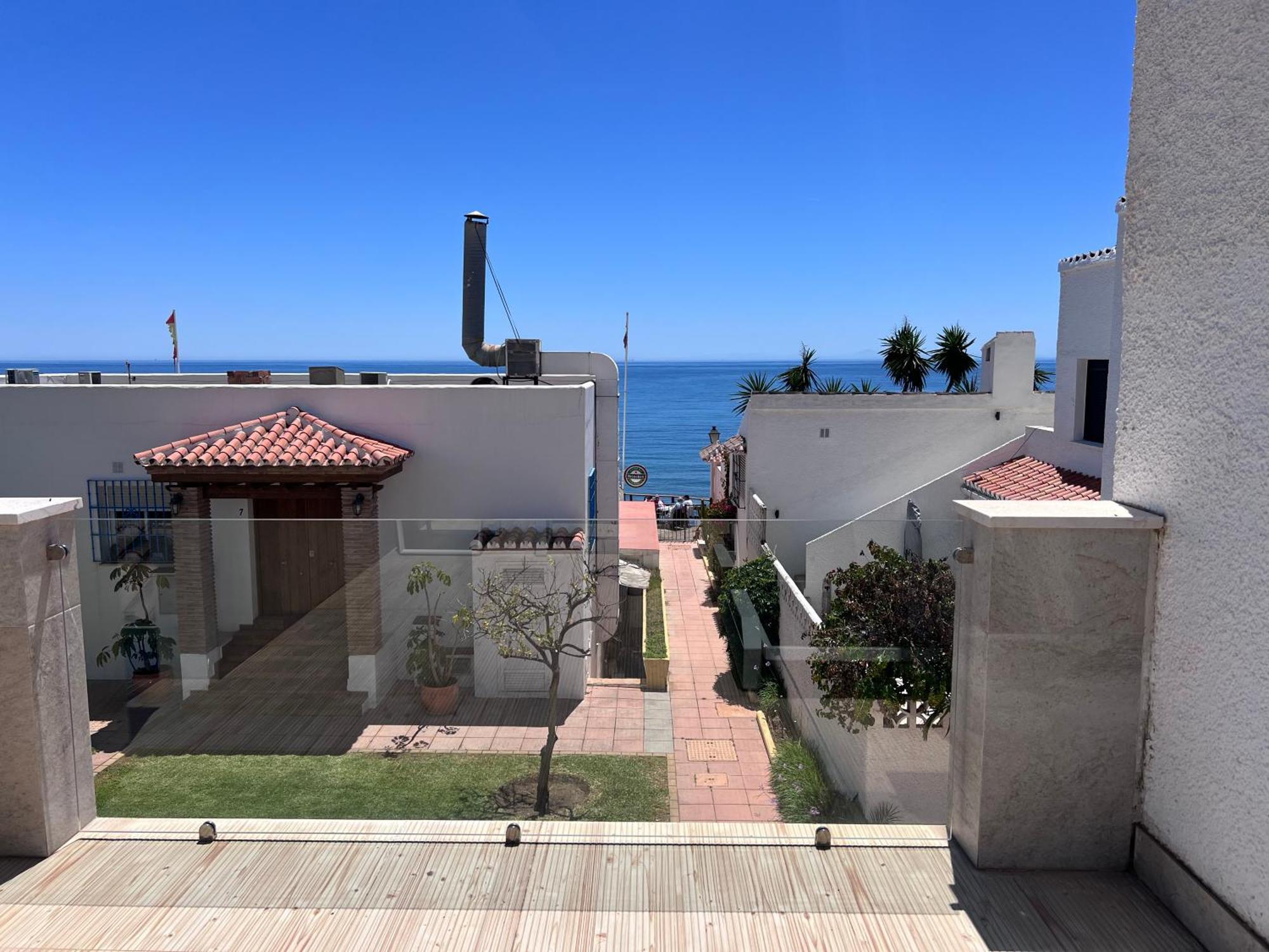 Pirata Bungalow sea front Estepona Bagian luar foto